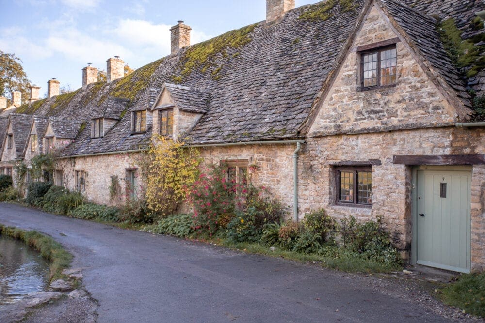 Bibury Cotswolds Day Road Trip Things To Do Instagram Locations Cotswolds England Autumn