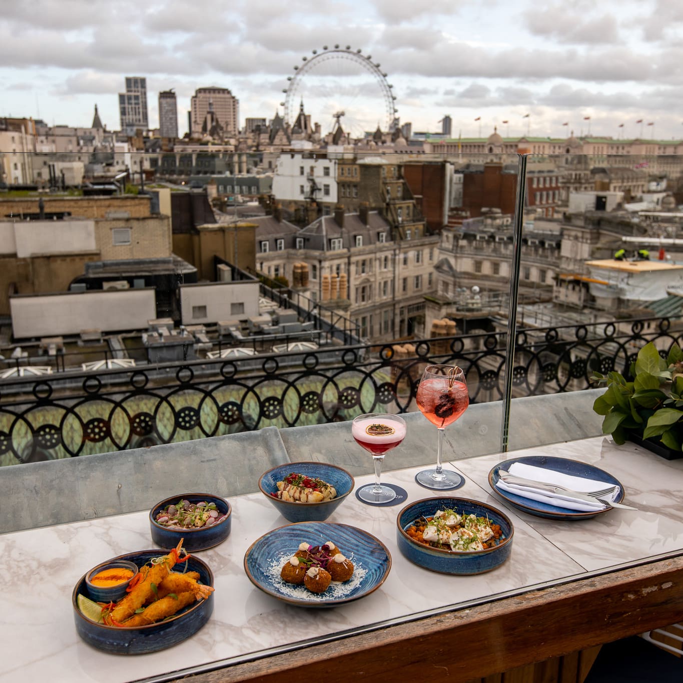 7 Rooftop Restaurants near Victoria London