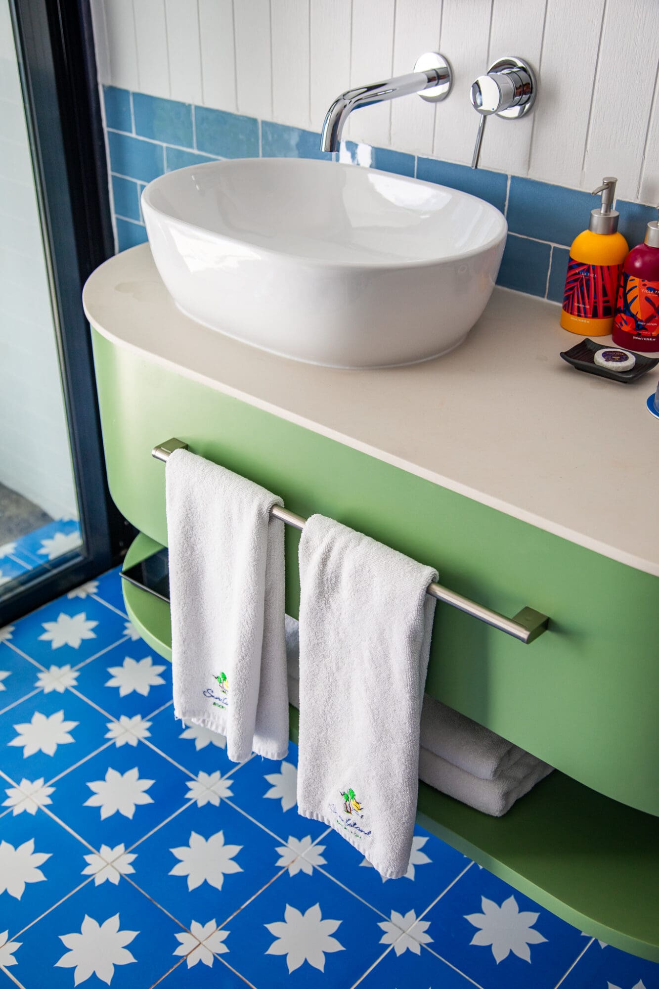 Pool Beach Room Bathroom at Villa Park Maldives