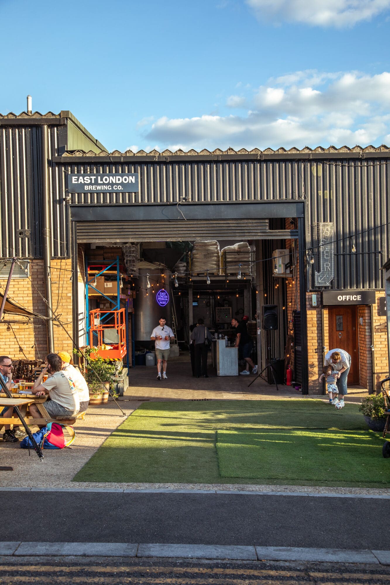 East London Brewing Co Walthamstow Blackhorse Beer Mile Bar